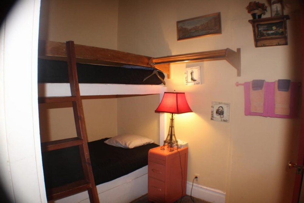 Room image 4